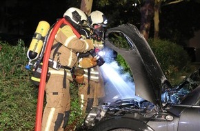 Feuerwehr Dresden: FW Dresden: Fahrzeugbrände in der Nacht halten die Feuerwehr auf Trab