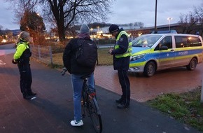 Polizei Gütersloh: POL-GT: Beleuchtungskontrollen am Schulzentrum in Steinhagen am Mittwochmorgen