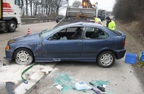 Polizeiinspektion Hildesheim: POL-HI: BAB 7, LK Hildesheim u. LK Goslar +++ Sekundenschlaf verursacht Unfall mit Überschlag +++ 1 Leichtverletzter