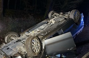 Kreispolizeibehörde Oberbergischer Kreis: POL-GM: Auto landet auf dem Dach