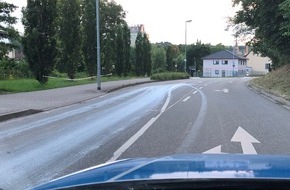 Polizeidirektion Kaiserslautern: POL-PDKL: ausgelaufene Farbe auf Fahrbahn, Verursacher gesucht