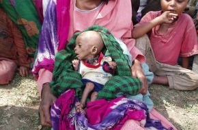 Caritas international: Äthiopien: Caritas ernährt 22.500 hungernde Kinder / Hungersnot spitzt sich zu - Getreidevorräte erschöpft