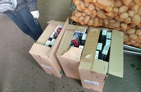 Hauptzollamt Berlin: HZA-B: Obst, Gemüse und Schmuggelware: 24420 Stück polnische Zigaretten am Markt-stand festgestellt.