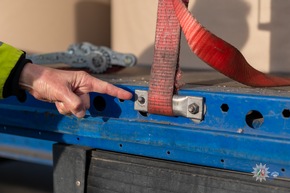 POL-WES: Wesel- Kooperationseinsatz der Polizei: Intensive Kontrollen im gewerblichen Personen- und G&uuml;terverkehr