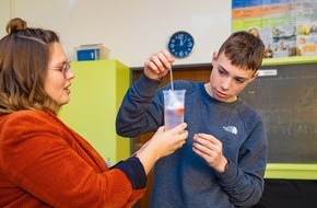 Programm COACHING4FUTURE der Baden-Württemberg Stiftung gGmbH: Hightech im Klassenzimmer: In Renchen (17.10.) machen Coaches Lust auf MINT-Berufe