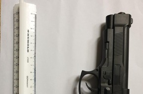 Bundespolizeidirektion Sankt Augustin: BPOL NRW: 16-Jähriger mit echt aussehender Pistole gestellt - Bundespolizei stellt Anscheinswaffe sicher