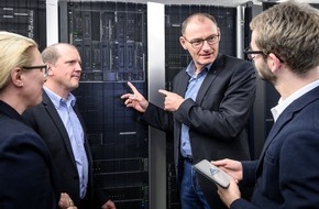 TÜV Rheinland AG: TÜV Rheinland: Erstes umfassendes Zertifikat für nachhaltige Rechenzentren / Zertifikat "Sustainable Data Center" testiert Nachhaltigkeit / Rechenzentren müssen bis 2027 klimaneutral sein