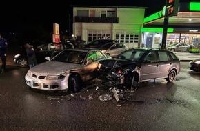 Polizeidirektion Landau: POL-PDLD: Bad Bergzabern - Verkehrsunfall mit drei leichtverletzten Personen