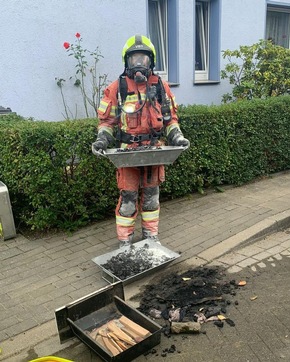 FW-Velbert: Kaminbrand beschäftigt Feuerwehr über Stunden