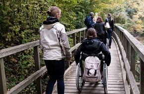 Global Nature Fund: Barrierefrei auf Exkursion: Naturerleben für Menschen mit Behinderungen