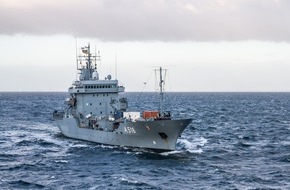 Presse- und Informationszentrum Marine: Mecklenburger führt Tender "Donau" und seine Besatzung in den NATO-Einsatz