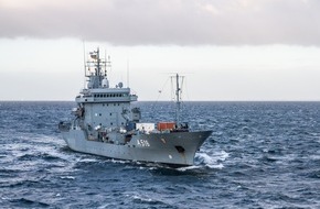 Presse- und Informationszentrum Marine: Mecklenburger führt Tender "Donau" und seine Besatzung in den NATO-Einsatz