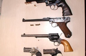 Polizei Düren: POL-DN: 030116 -2- Schusswaffen und Munition aufgefunden