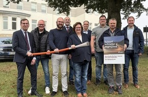 Westconnect GmbH: Pressemeldung: Kostenloser Glasfaseranschluss: Letzte Chance für Haushalte und Betriebe in Warburg während der Bauphase
