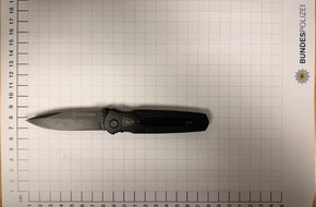 Bundespolizeidirektion Sankt Augustin: BPOL NRW: Mit einem Messer in der Tasche zur Anzeigenerstattung - Bundespolizei ermittelt