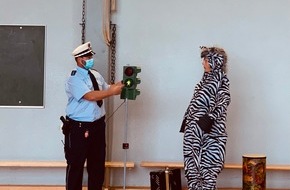Polizeipräsidium Heilbronn: POL-HN: PRESSEMITTEILUNG des Polizeipräsidiums Heilbronn vom 30.09.2021 mit einem Bericht aus dem Neckar-Odenwald-Kreis - "Aktion Sicherer Schulweg" - Unterwegs mit dem "Kleinen Zebra"