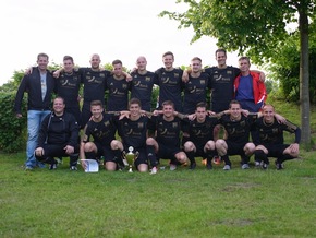 FW-GE: Berufsfeuerwehr Duisburg gewinnt die Fußball Landessportmeisterschaft 2015