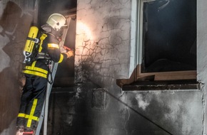 FW-GE: Wohnhaus in der Gelsenkirchener Neustadt bei Feuer komplett zerstört