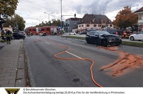 Feuerwehr München: FW-M: Zusammenstoß im Kreuzungsbereich - Pkw fängt Feuer (Sendling-Westpark)