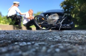 Kreispolizeibehörde Rhein-Kreis Neuss: POL-NE: Radfahrerin verletzt sich bei Verkehrsunfall schwer