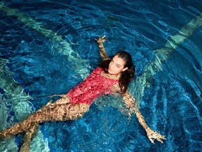 LASCANA lanciert limitierte Swimwear Capsule Collection mit Bonnie Strange