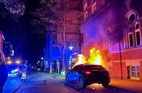Feuerwehr Neuss: FW-NE: PKW-Brand auf der Promenadenstraße | Keine Verletzten
