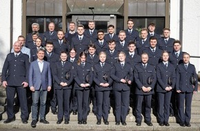 Bundespolizeidirektion München: Bundespolizeidirektion München: 24 mal Verstärkung für die Bundespolizeiinspektion Freilassing Neue Polizeibeamtinnen- und beamte legten Diensteid im Rathaus ab