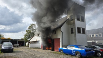 Feuerwehr Iserlohn: FW-MK: PKW Brand im Gebäude