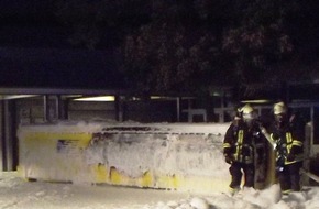 Feuerwehr Dortmund: FW-DO: Müllcontainer brennt auf Schulgelände