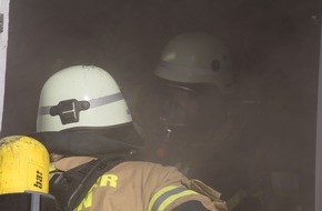 Freiwillige Feuerwehr Menden: FW Menden: Brand in altem Bahnhofsgebäude in Bösperde