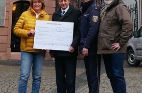 Polizeipräsidium Mainz: POL-PPMZ: Adventskonzert 2019: Spende für Dombauverein und Polizeiseelsorge