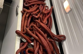 Hauptzollamt Stuttgart: HZA-S: Zoll stellt &uuml;ber 250 Kilogramm nicht einfuhrf&auml;hige Wurst und weitere Schmuggelwaren sicher