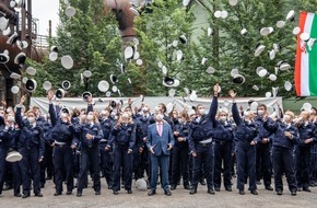 Polizei Duisburg: POL-DU: Meiderich: Polizei vereidigt 423 Anwärterinnen und Anwärter im Landschaftspark Duisburg-Nord