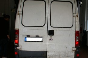 Polizei Bochum: POL-BO: Bochum / Kaum noch Bremsleistung! - Polizei zieht völlig abgewrackten Kleintransporter aus dem Verkehr