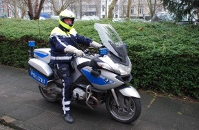 Polizei Düsseldorf: POL-D: Trageversuch - Polizeikradfahrer ab heute in neuer Uniform