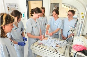 RH&Ouml;N-KLINIKUM AG: Notfallsimulation f&uuml;r den Ernstfall / Zweites S.A.V.E. Training im Krei&szlig;saal