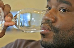 ZDF: Wie gut ist unser Trinkwasser? / "ZDFzeit" macht den großen Test (FOTO)