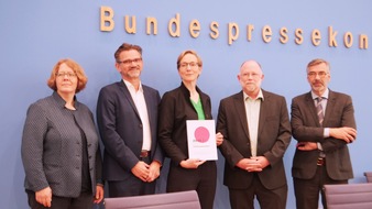 Universität Duisburg-Essen: Friedensgutachten 2025 vorgestellt: Frieden retten!