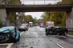 Feuerwehr Grevenbroich: FW Grevenbroich: Drei Verletzte nach Verkehrsunfall auf L116 bei Gustorf - Rettungshubschrauber im Einsatz