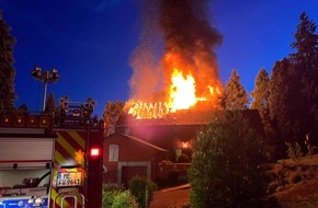 Feuerwehr Velbert: FW-Velbert: Dachstuhlbrand fordert die Feuerwehr
