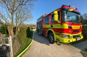 Feuerwehr Ratingen: FW Ratingen: Brand in Laube - Feuerwehr im Einsatz