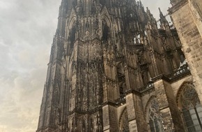 Feuerwehr Köln: Nicht alltäglicher Rettungseinsatz am Kölner Dom