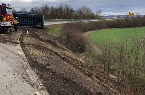 Autobahnpolizeiinspektion: API-TH: Lkw auf der A38 zu weit abgefahren und umgekippt