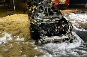 Landespolizeiinspektion Nordhausen: LPI-NDH: Auto ausgebrannt - Zeugen gesucht