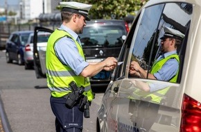 Polizei Mettmann: POL-ME: Parksünder greift Mitarbeiterin des Ordnungsamts an - Velbert - 2106064