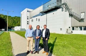 Koehler Group: Thüringens Staatssekretär für Wirtschaft Suckert zu Besuch bei Koehler Paper in Greiz