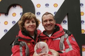 Shell Deutschland GmbH: Guinness-Weltrekord im Kraftstoffsparen / Einmal um die ganze Welt mit 24 Tankfüllungen des neuen Shell Kraftstoffs