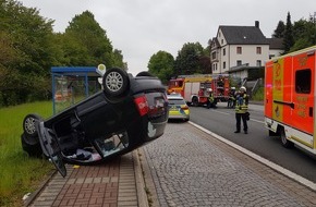 Feuerwehr Hattingen: FW-EN: PKW überschlägt sich bei Verkehrsunfall