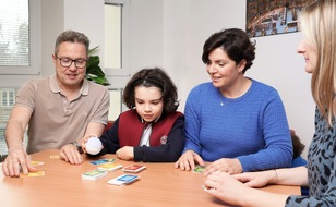 Tick Tack Bumm Color Flash: Eine neue Edition des Partyklassikers von Piatnik zum 30. Geburtstag in Farbe