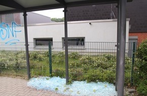 Polizei Coesfeld: POL-COE: Dülmen, An der Kreuzkirche/ Glasscheiben zerstört